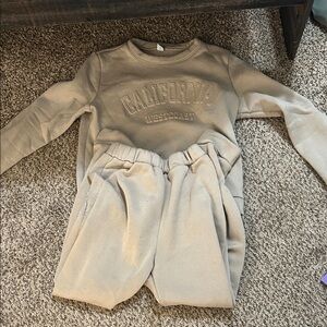 SHEIN Kids Beige Shorts Set